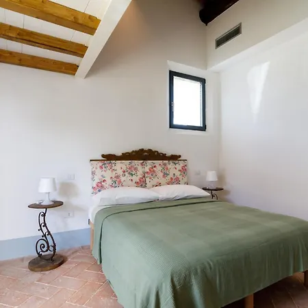 Guesthost - Casa Di Guido - Country Chic With View